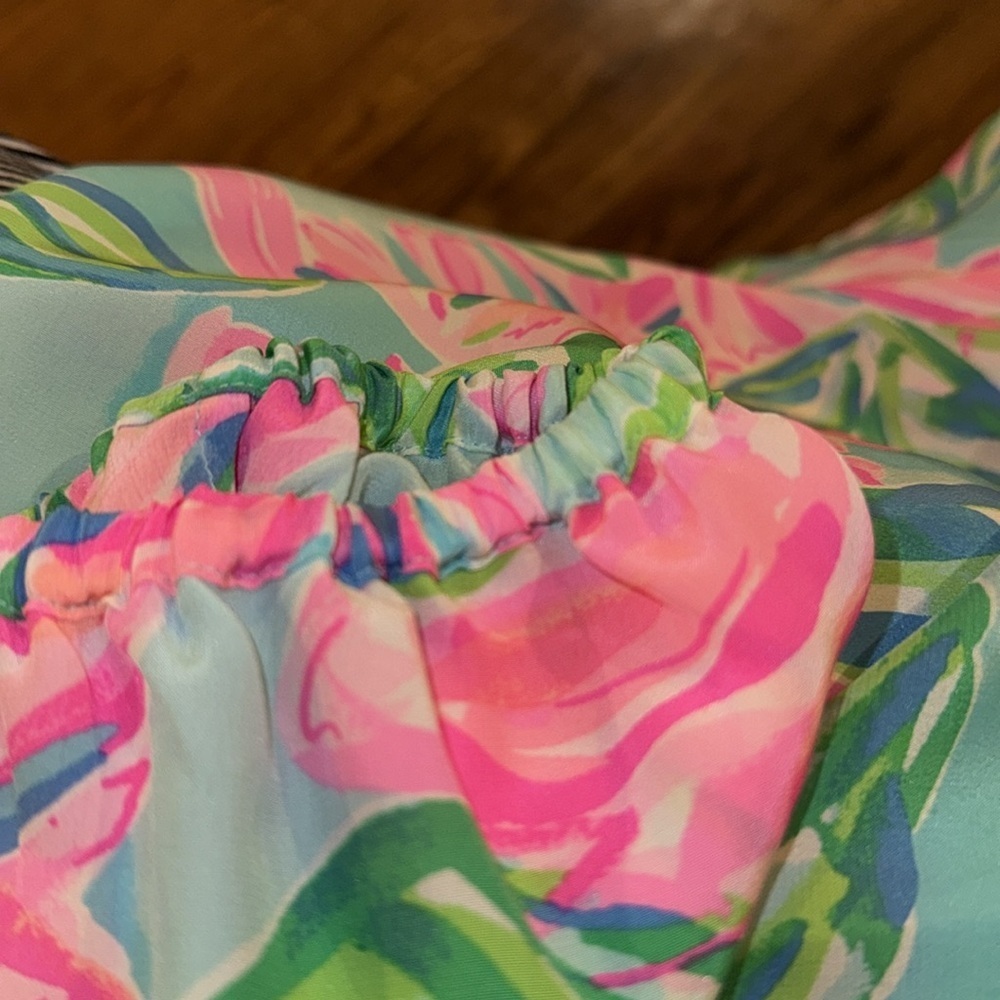 Lilly Pulitzer ELSA 100% Silk Top in multi totally blossom print size Medium NWT - Picture 8 of 8